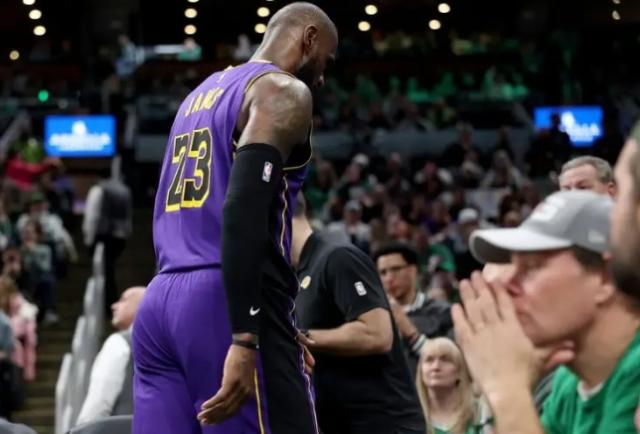 皇冠体育-詹皇倒下为湖人敲响警钟？紫金众将无惧魔鬼赛程