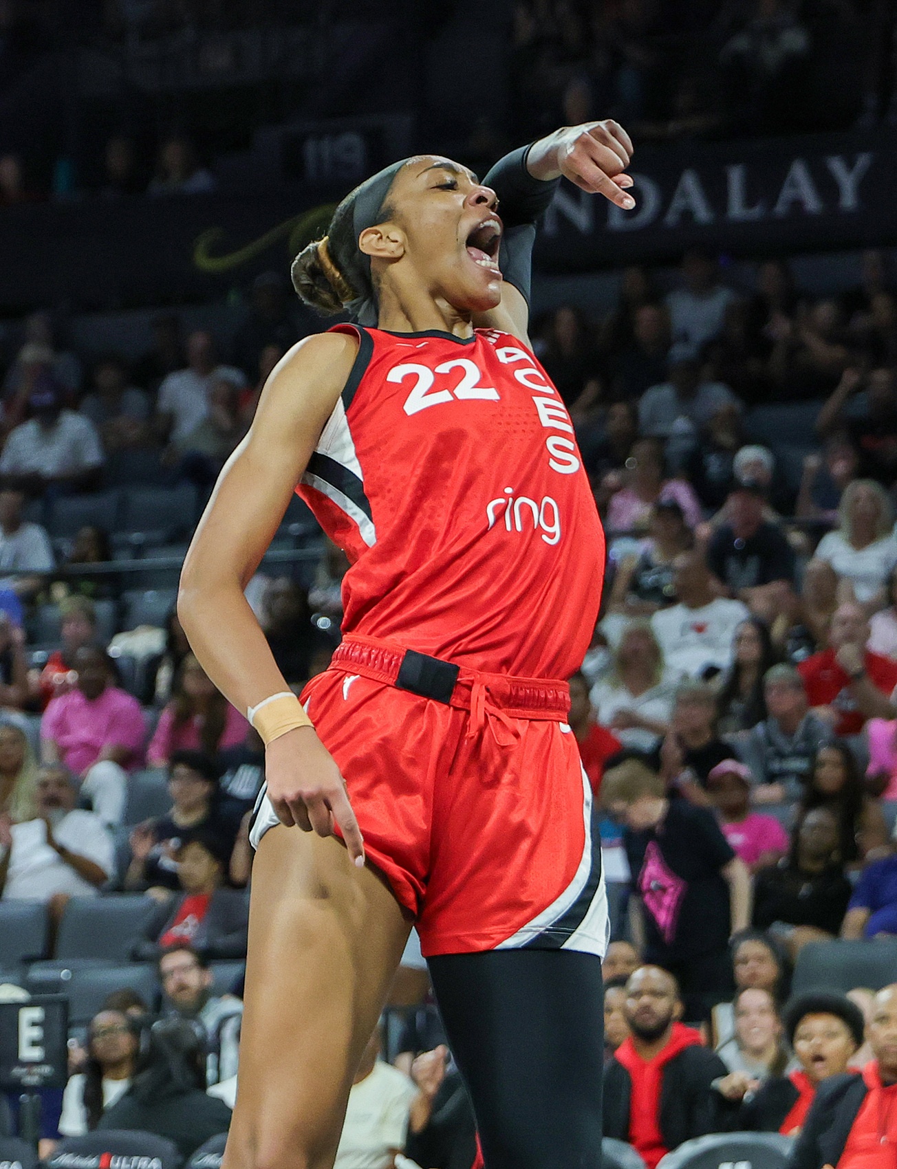 阿德巴约女友太猛了~阿贾16中11狂揽34+8率队7连胜 一数据历史第2