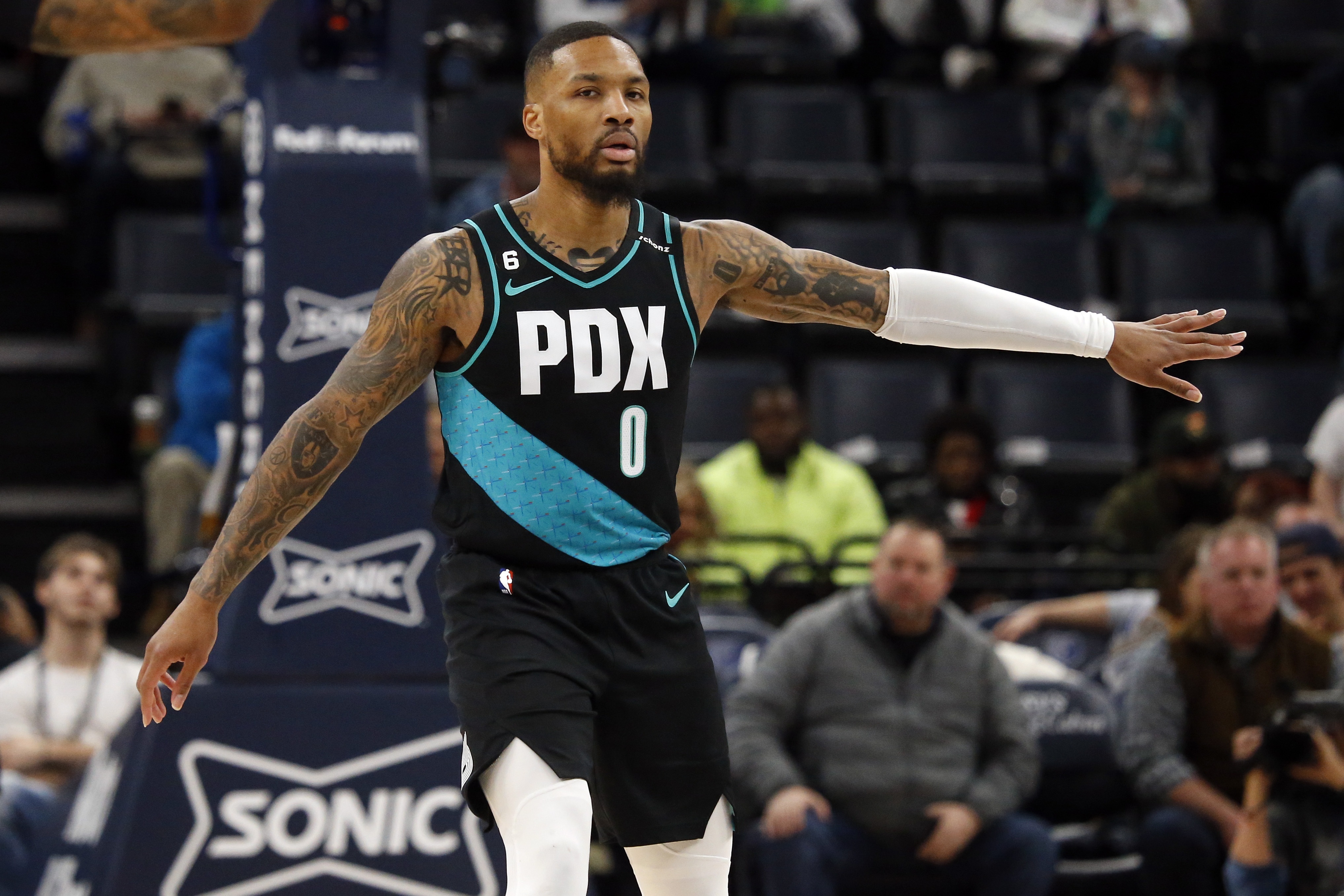 皇冠体育-杰弗森：利拉德无全明星队友年年季后赛 他力压克莱&amp;魔兽成75大