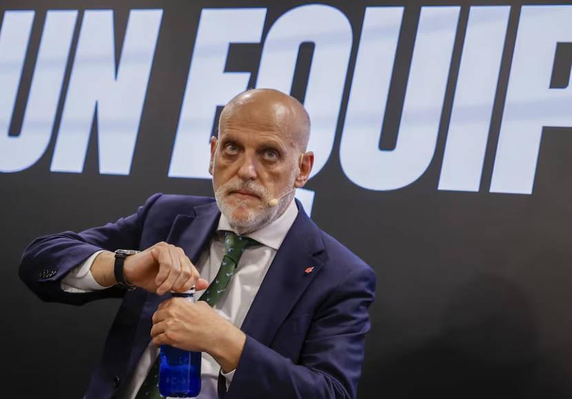 特瓦斯谈西蒙尼和维尼修斯冲突：这都是场上的事，只是小插曲