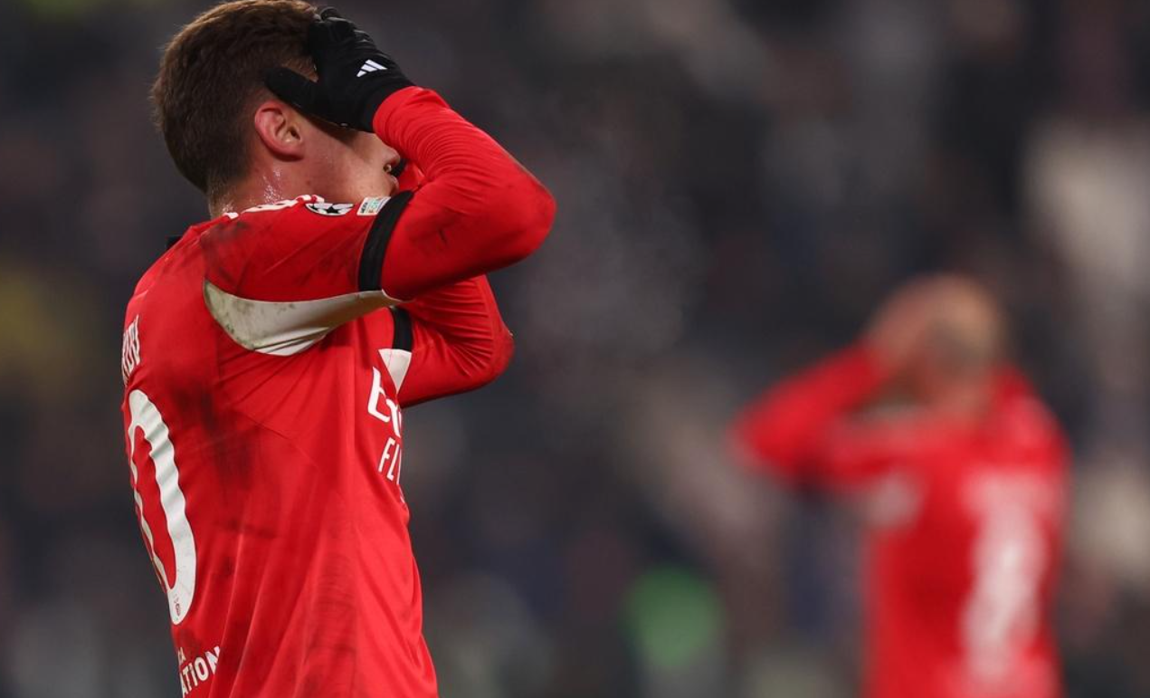 Crowns Sports-点球罚丢！穆里尼奥太绝望，输给斯帕莱蒂，欧冠7场5负太差劲