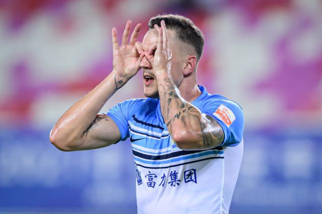 皇冠体育-【中超】唐淼喂饼蒂亚戈替补绝杀 广州城1比0青岛队