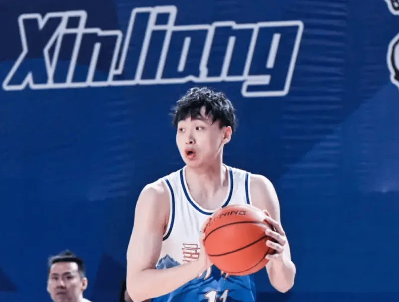 Crowns Sports-齐麟出战42分钟，投篮16中10、三分5中3得到25分7篮板2助攻